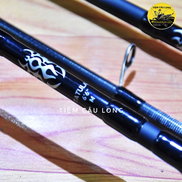 cần lure máy đứng daiwa tatula