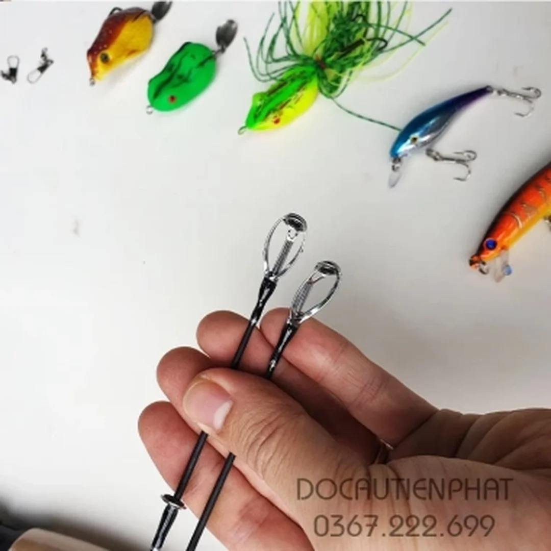 cần câu lure 2 ngọn kiểm tra khoen khớp nối và cán cần