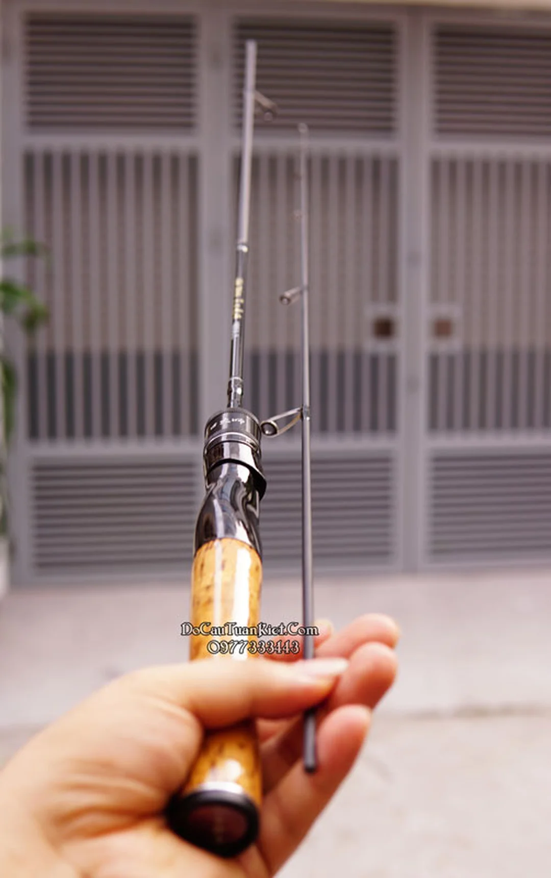 cần câu lure suối UL cán gỗ thực chiến ở mương suối