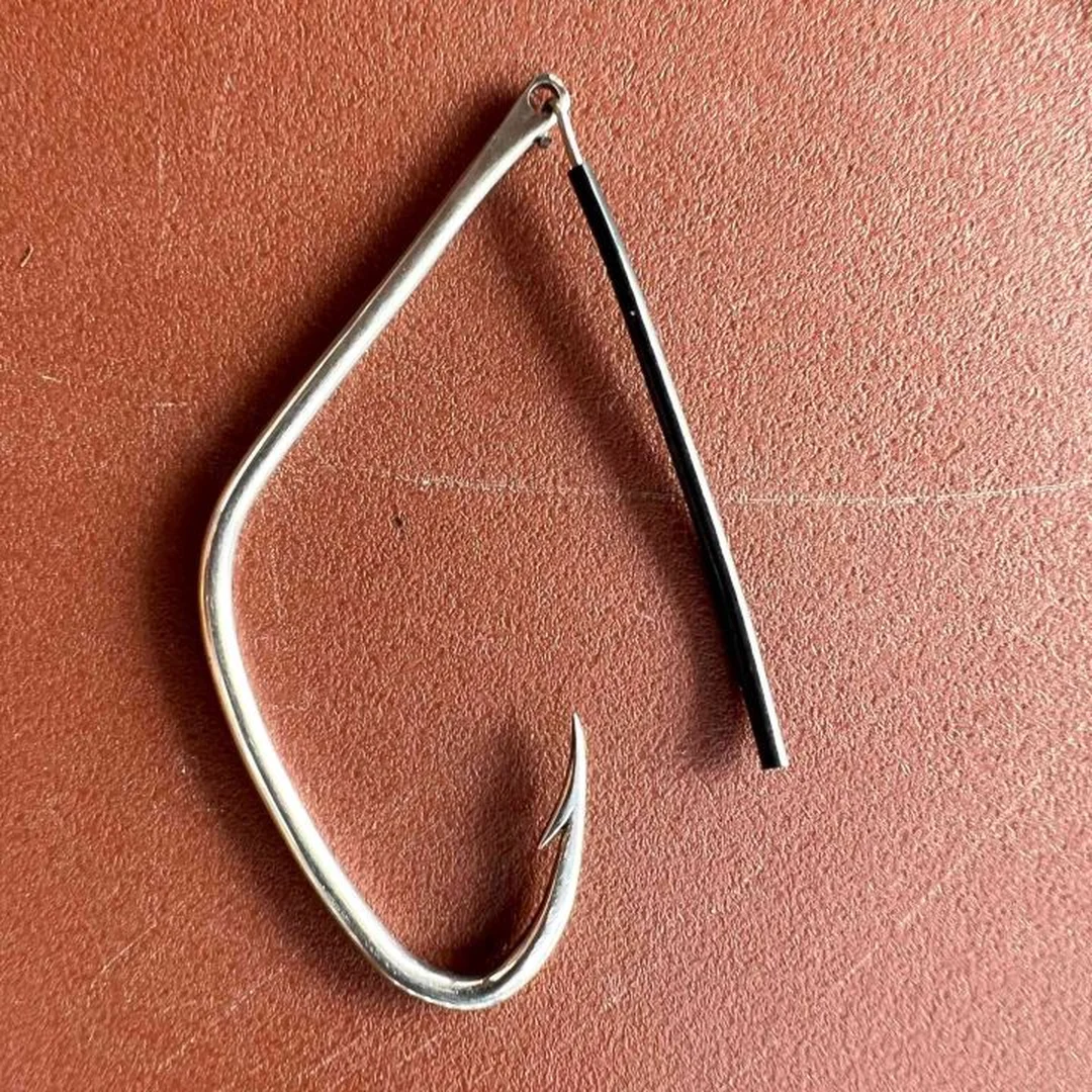 Lưỡi câu cá lóc kiểu frog hook gắn mồi nhái thật