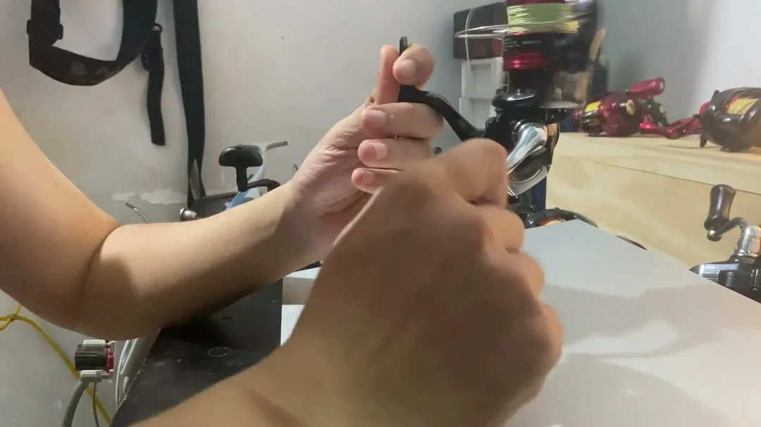 Máy câu lure cho người mới – Nên chọn máy đứng hay máy ngang?